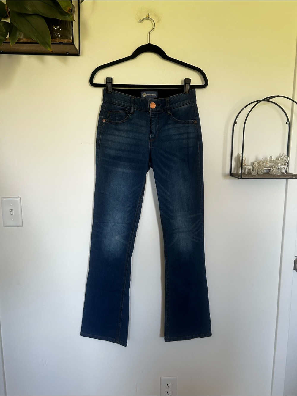 Democracy "Ab"solution Artisanal Blue Denim Itty Bitty Bootcut Jeans Size 4‎